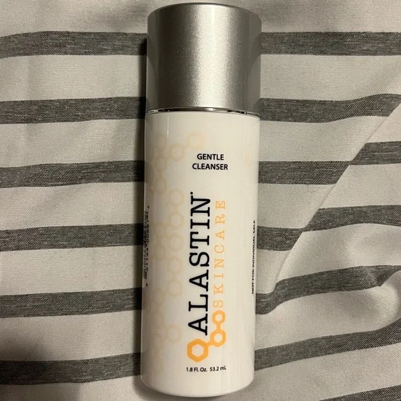 ALASTIN Skincare Gentle Cleanser - Picture 3 of 5